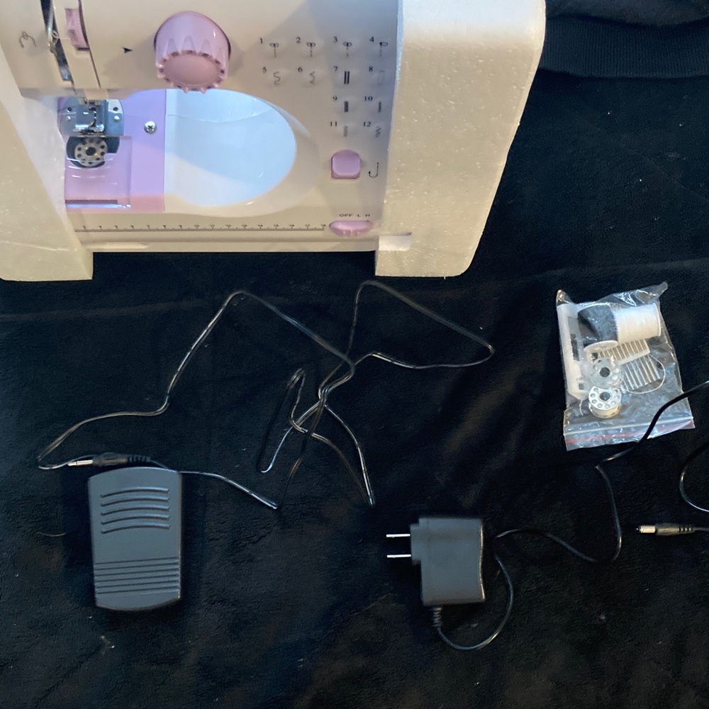 Mini Multifunctional Household Sewing Machine - Picture 2 of 5